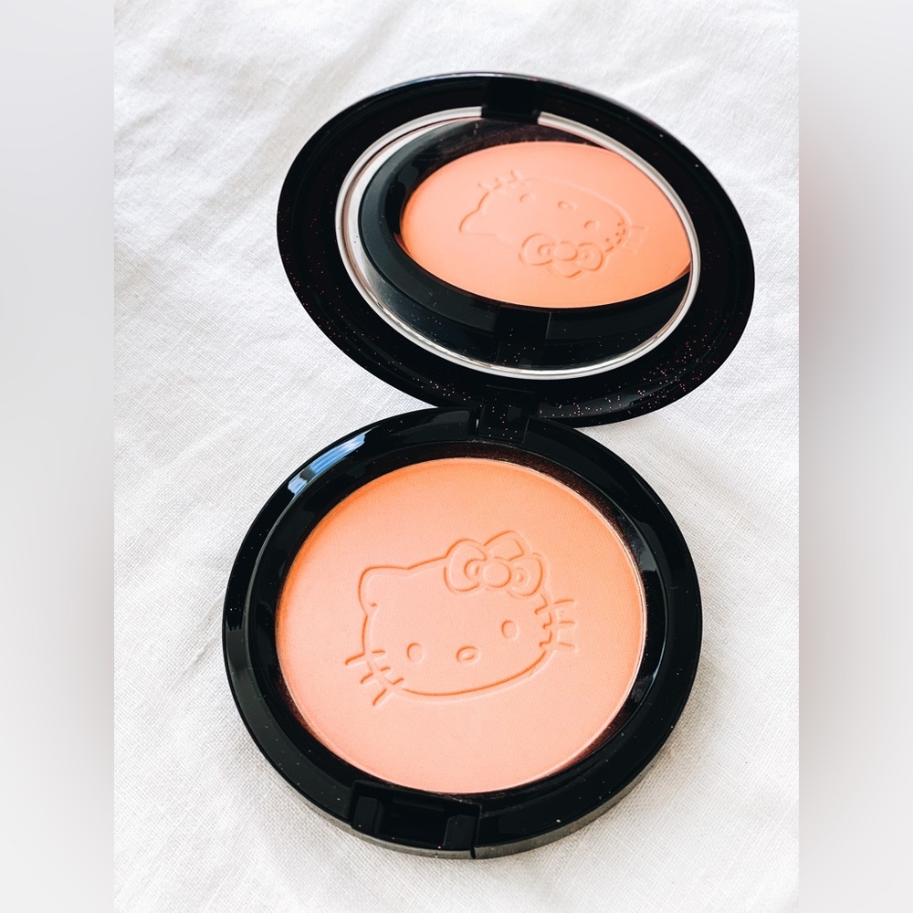 MAC x Hello Kitty “Tahitian Sand” Beauty Powder